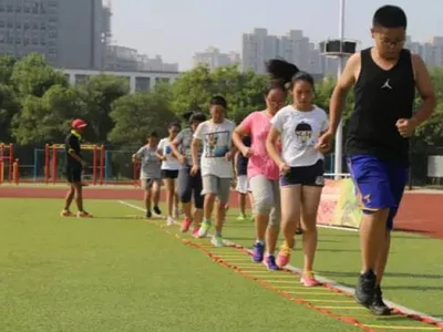 季前赛状态出色，76人内线大将的健康状况，真让人振奋